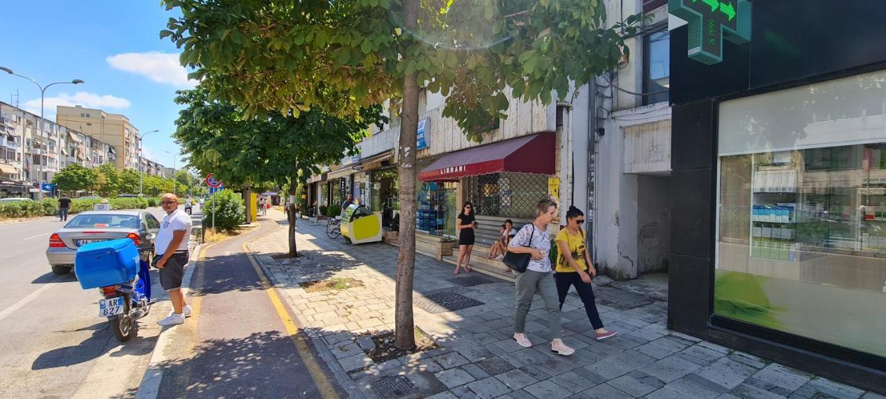 2V1 - 21 Dhjetori Tirana Exterior foto